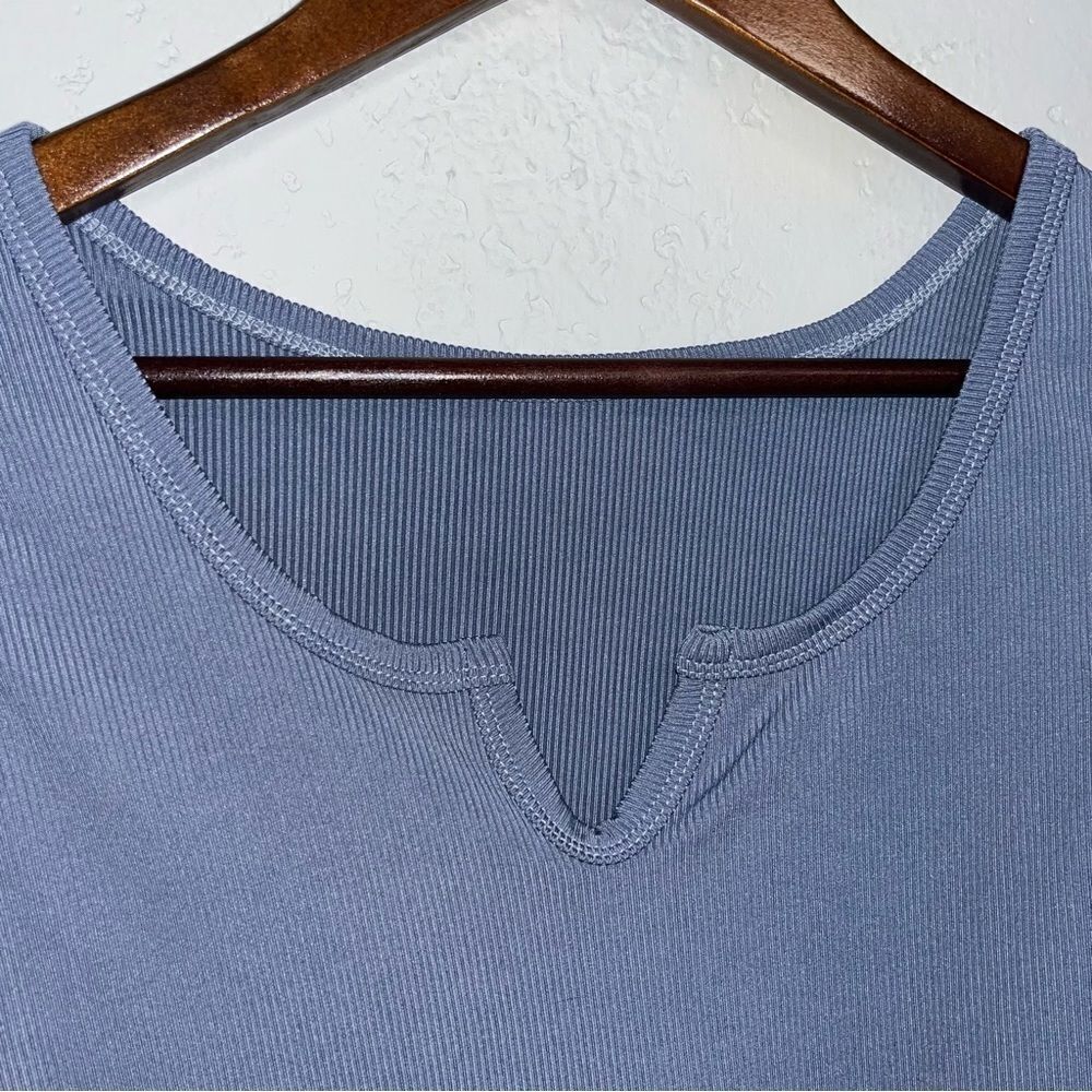 Blue Ribbed Cropped Tank Top - Picture 4 of 7